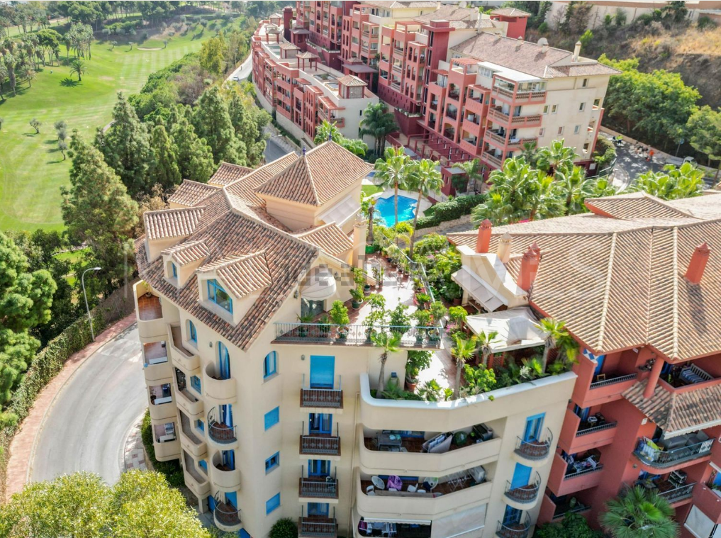 Se vende atico duplex de 5 bedrooms in Torrequebrada