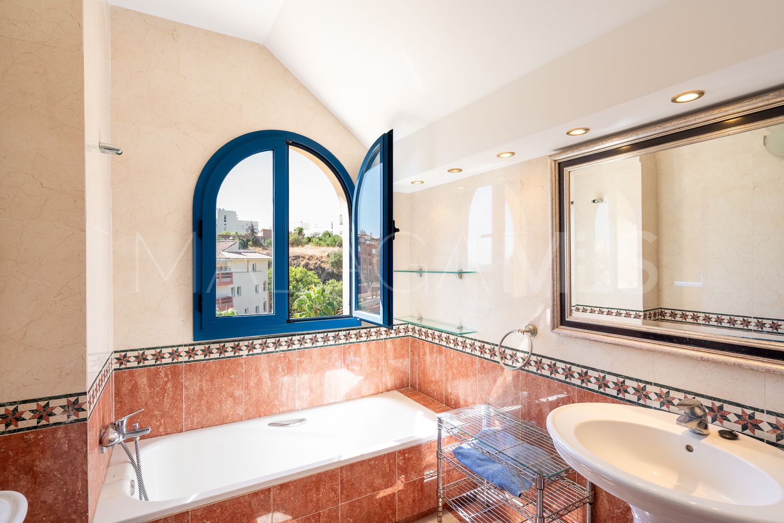 Se vende atico duplex de 5 bedrooms in Torrequebrada