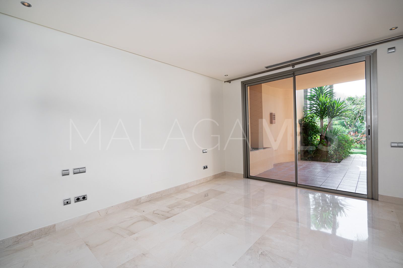 For sale ground floor apartment in Mansion Club with 2 bedrooms