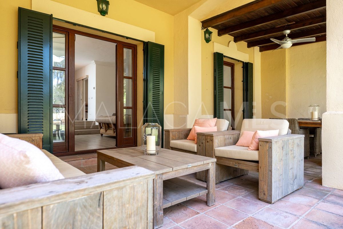 Buy semi detached house with 5 bedrooms in Guadalmina Baja