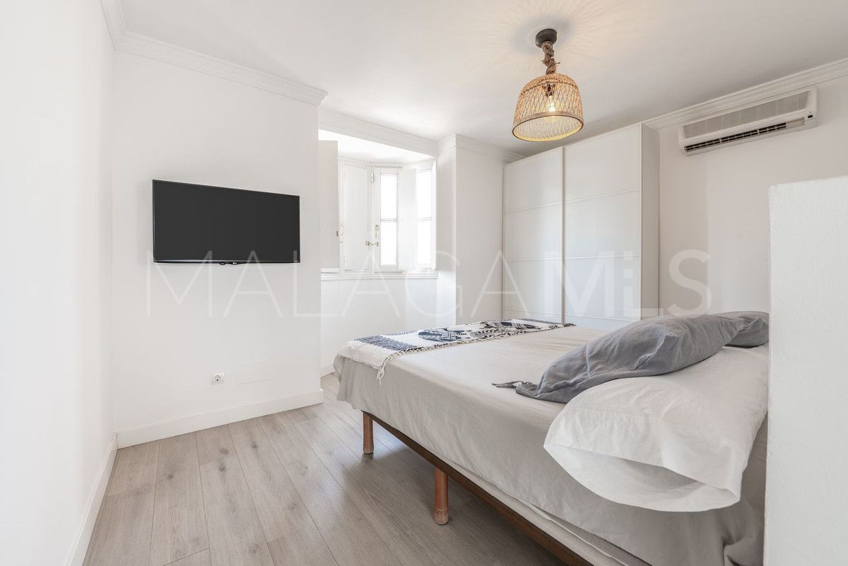 Buy semi detached house with 5 bedrooms in Guadalmina Baja