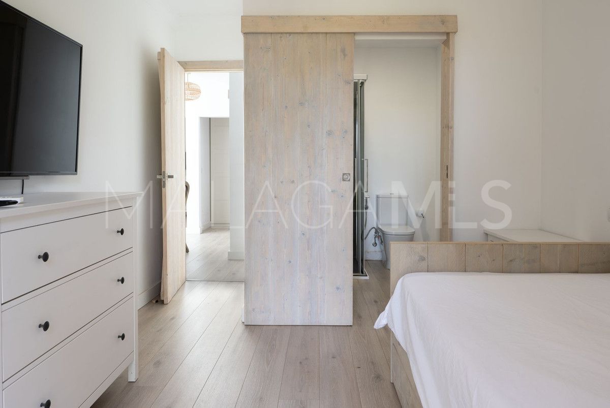 Buy semi detached house with 5 bedrooms in Guadalmina Baja