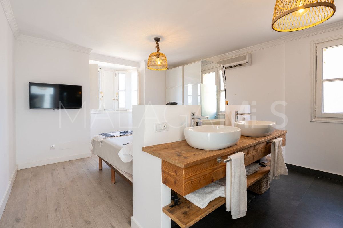 Buy semi detached house with 5 bedrooms in Guadalmina Baja