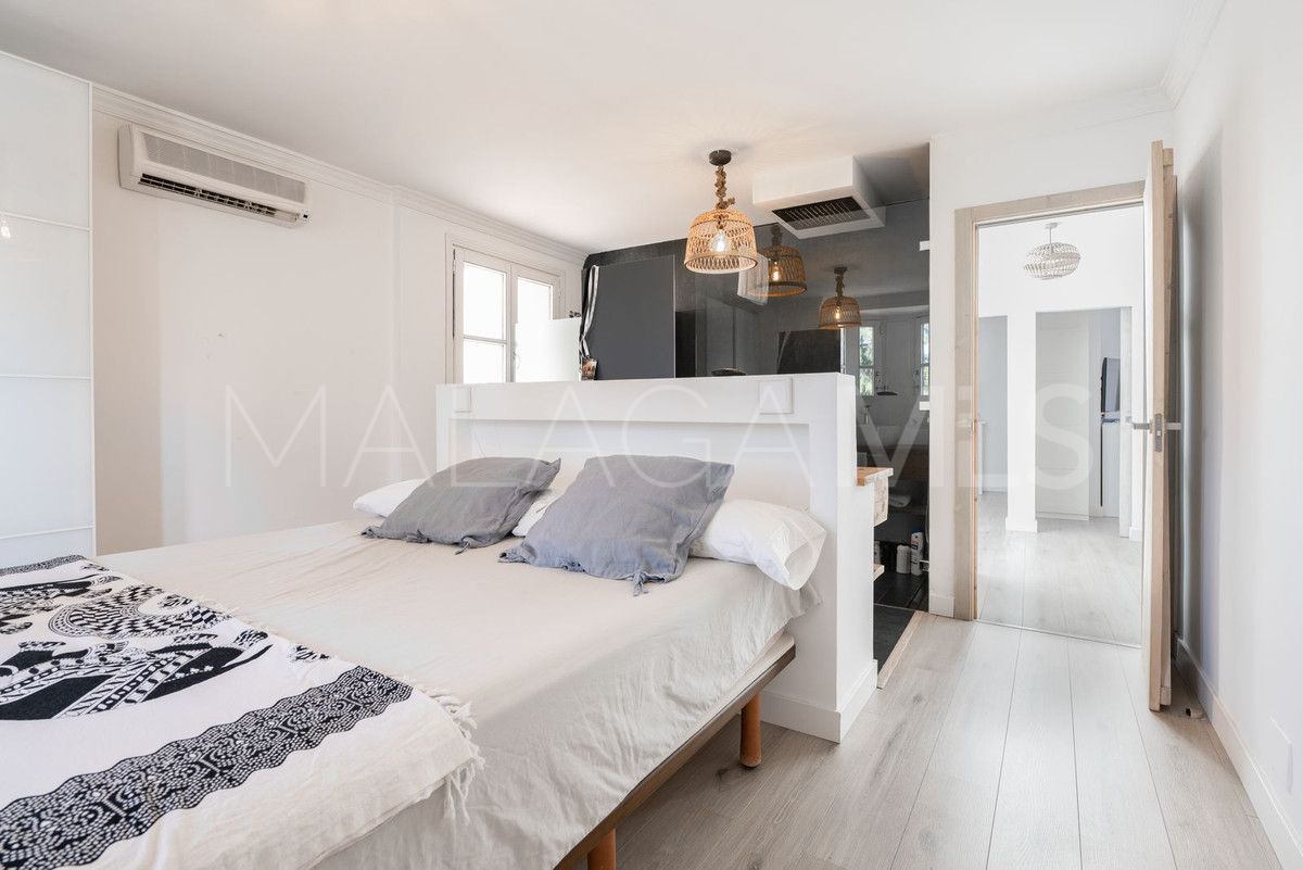 Buy semi detached house with 5 bedrooms in Guadalmina Baja