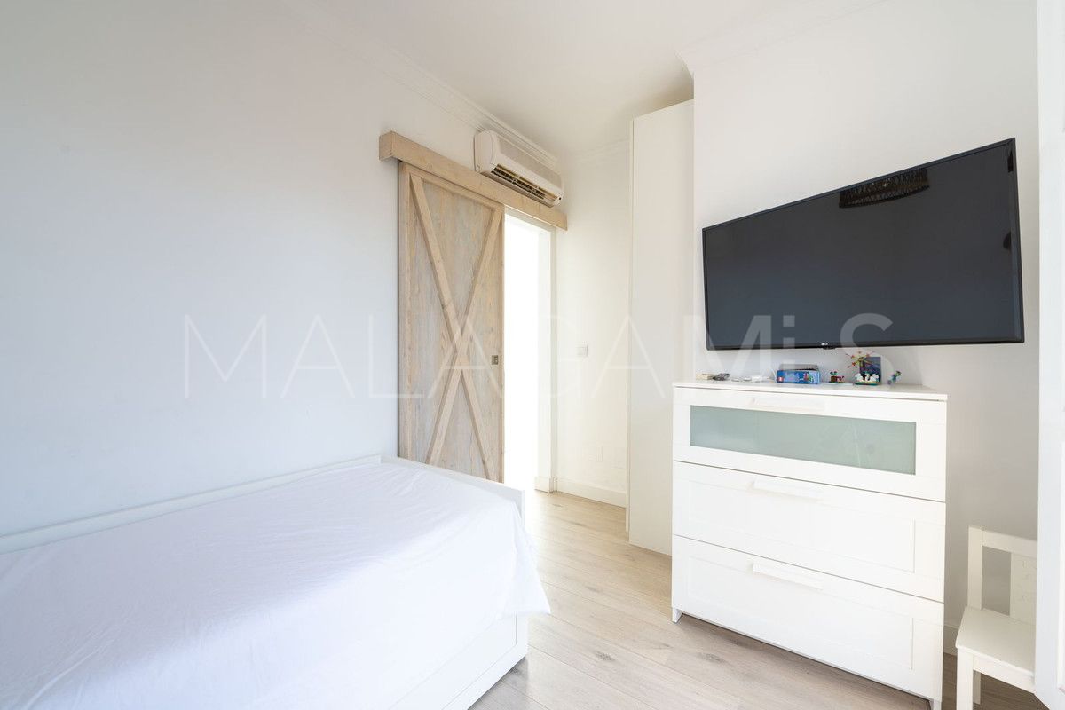 Buy semi detached house with 5 bedrooms in Guadalmina Baja