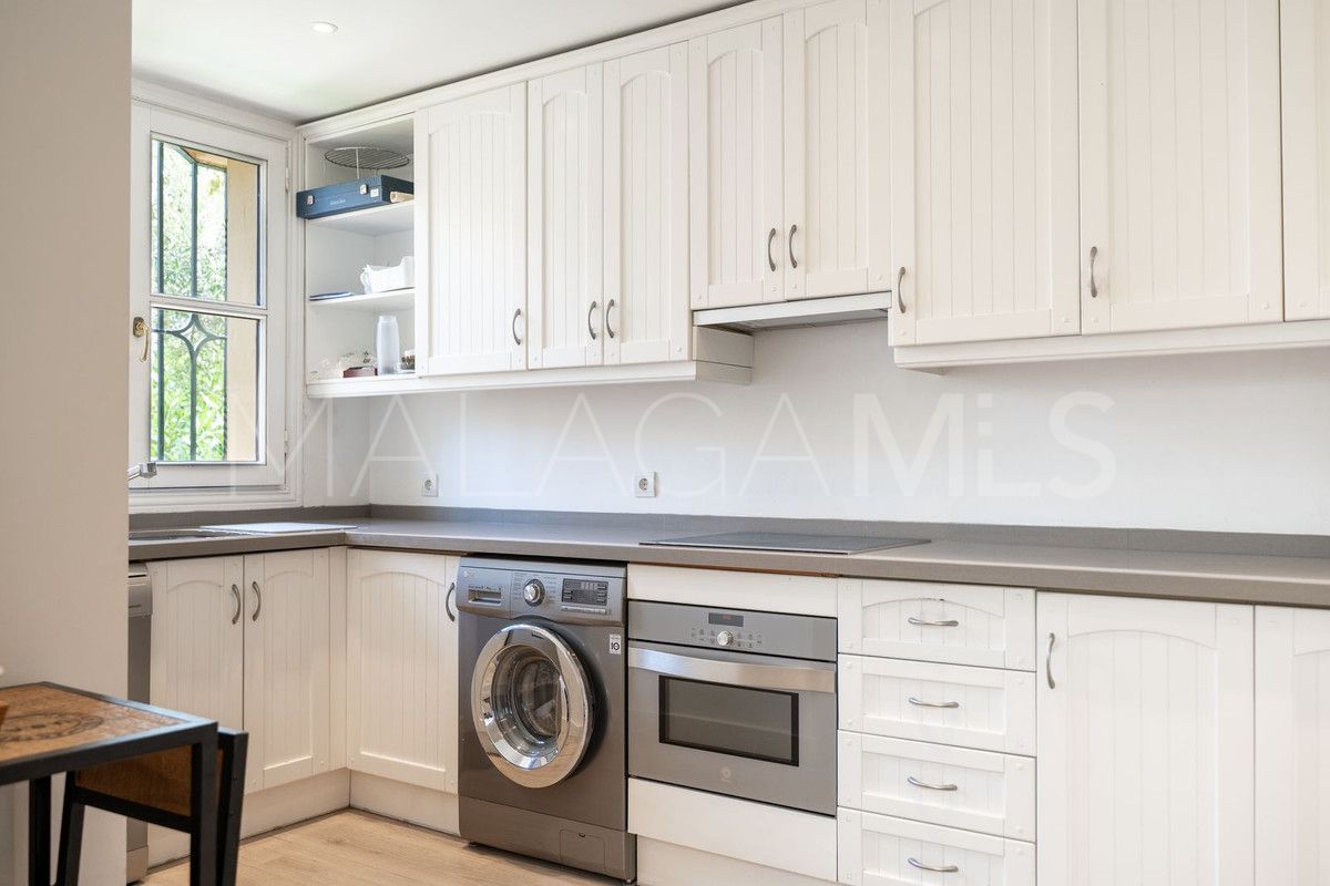 Buy semi detached house with 5 bedrooms in Guadalmina Baja