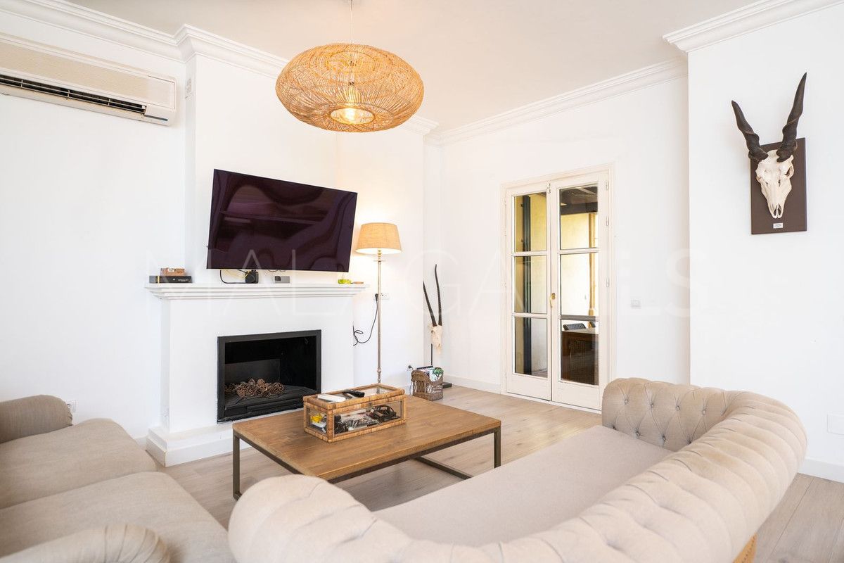 Buy semi detached house with 5 bedrooms in Guadalmina Baja