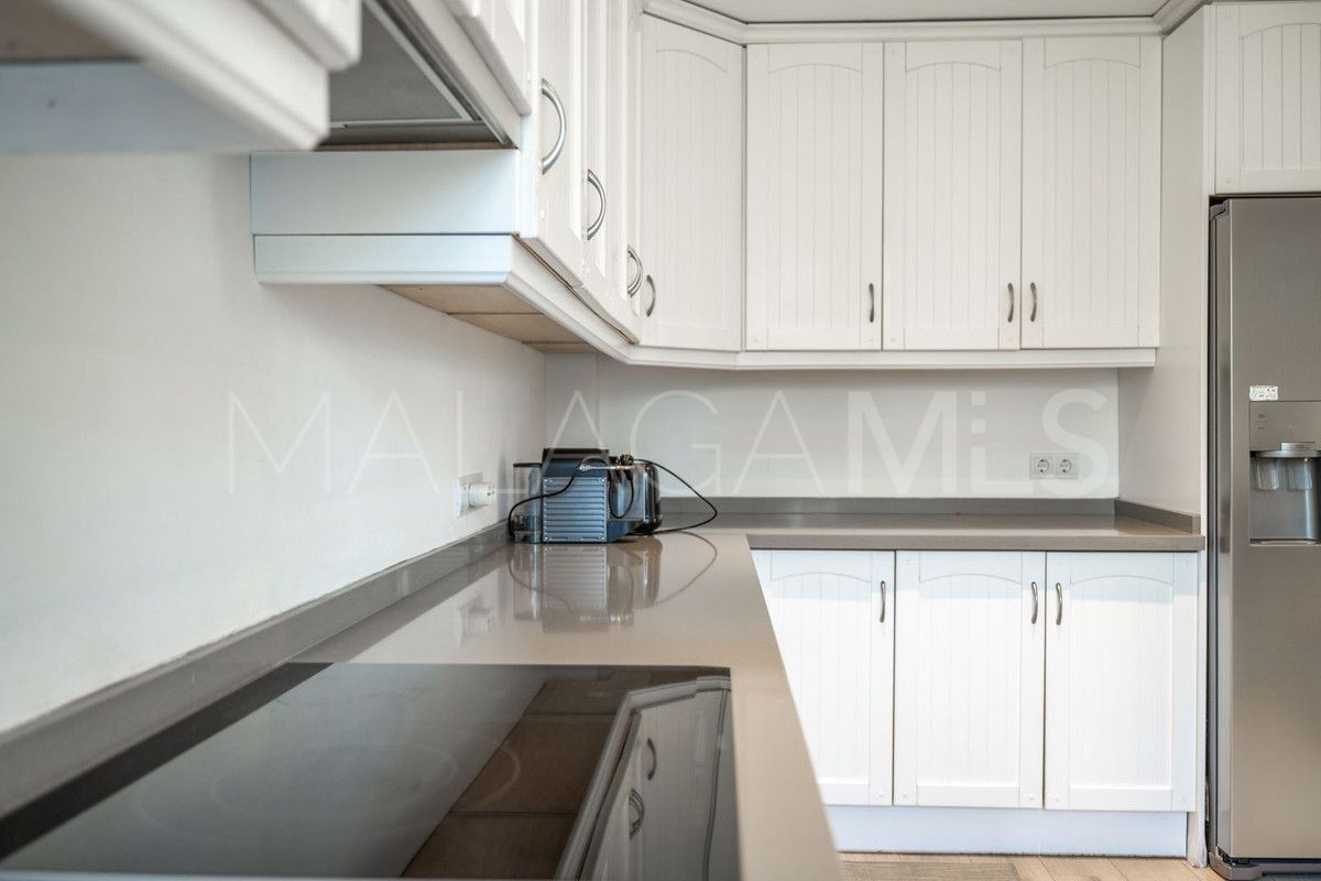 Buy semi detached house with 5 bedrooms in Guadalmina Baja