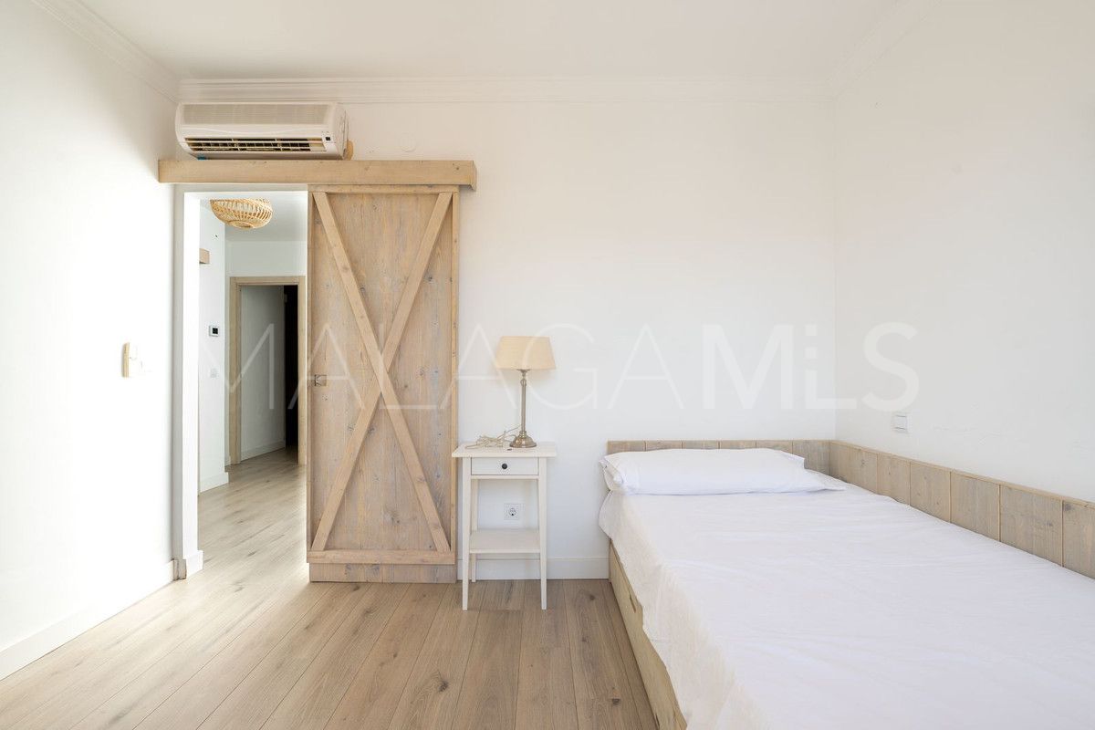 Buy semi detached house with 5 bedrooms in Guadalmina Baja