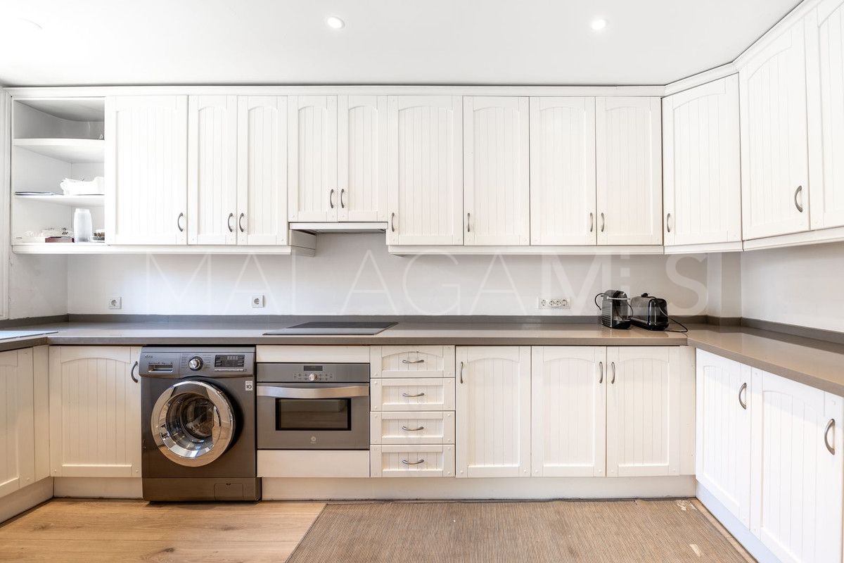 Buy semi detached house with 5 bedrooms in Guadalmina Baja