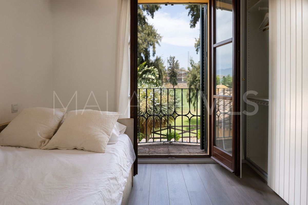 Buy semi detached house with 5 bedrooms in Guadalmina Baja