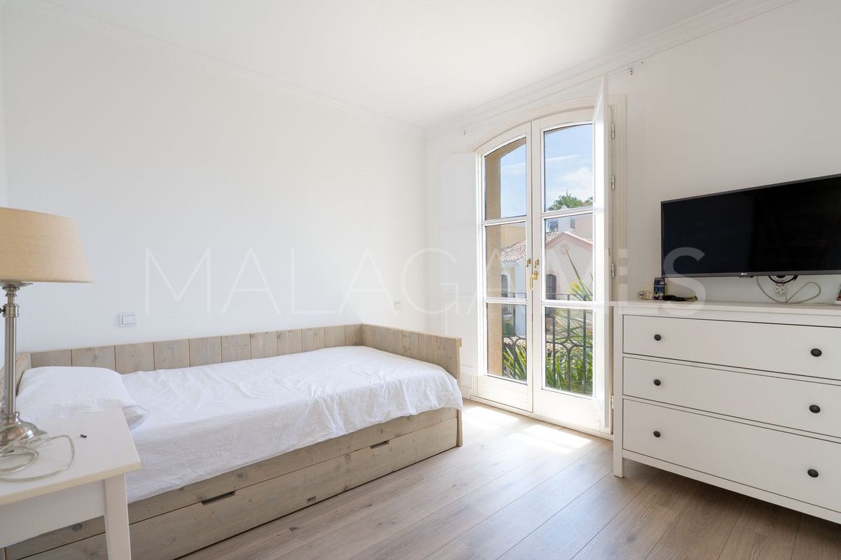 Buy semi detached house with 5 bedrooms in Guadalmina Baja