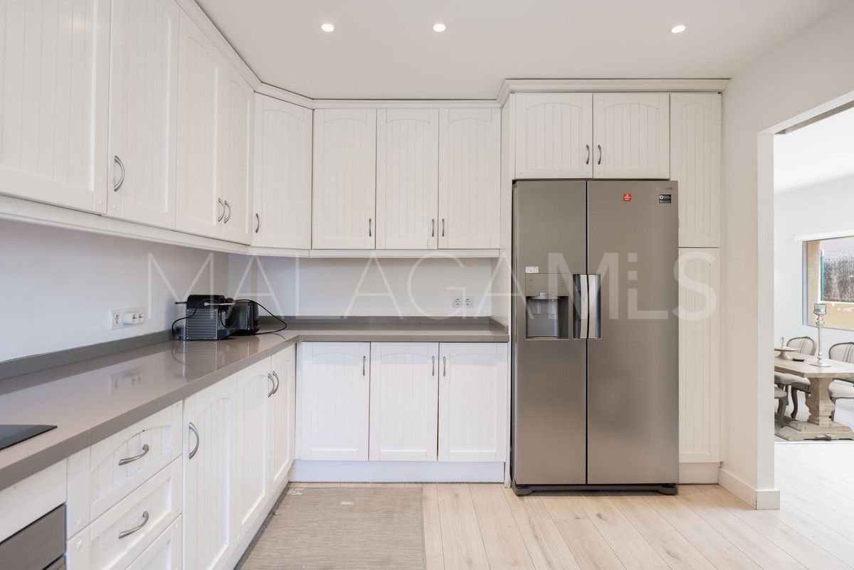 Buy semi detached house with 5 bedrooms in Guadalmina Baja