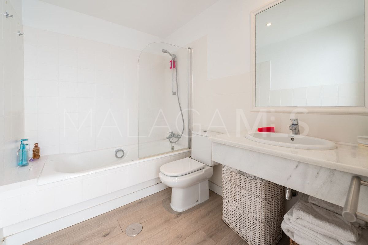 Buy semi detached house with 5 bedrooms in Guadalmina Baja