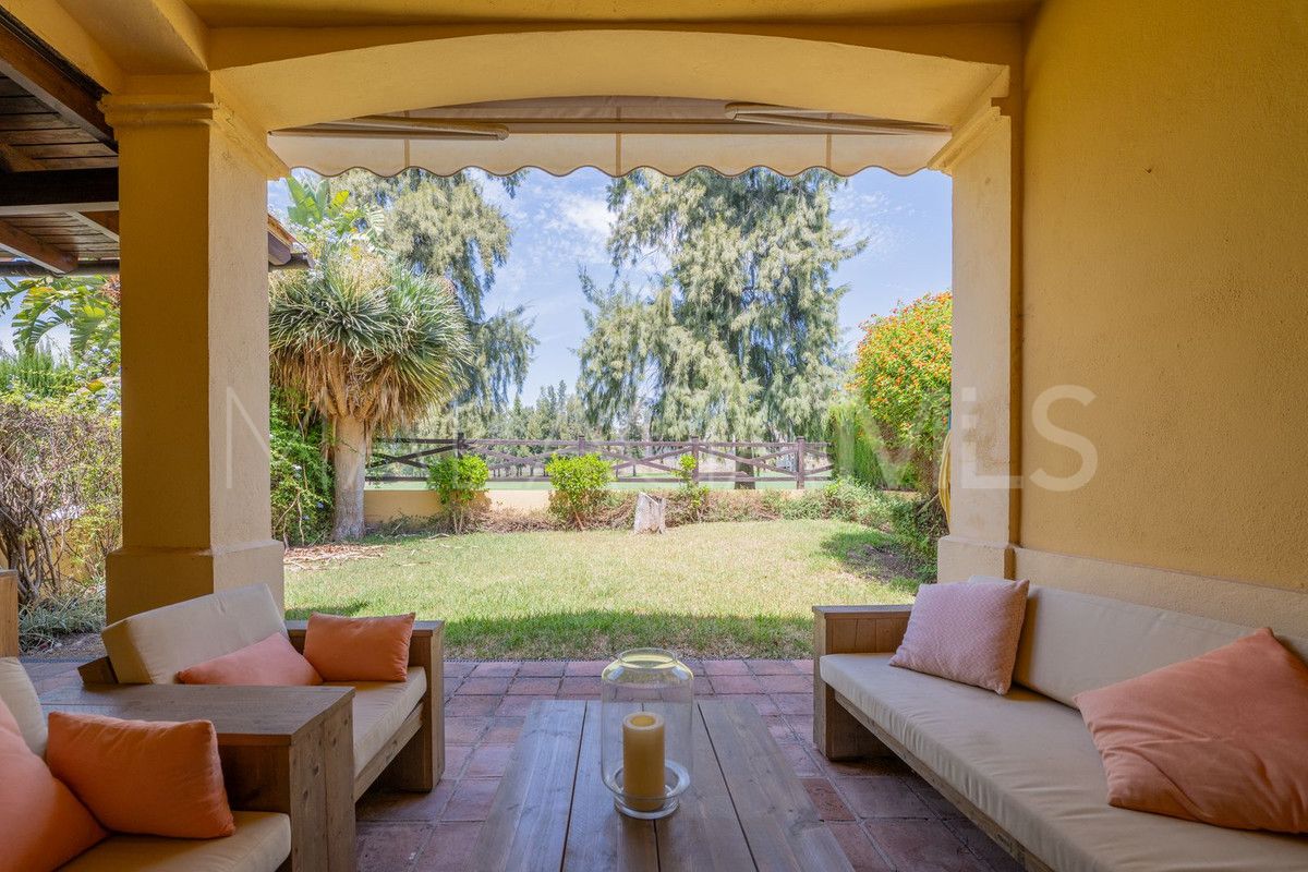 Buy semi detached house with 5 bedrooms in Guadalmina Baja