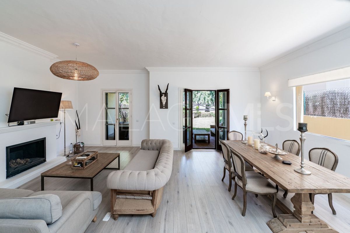 Buy semi detached house with 5 bedrooms in Guadalmina Baja