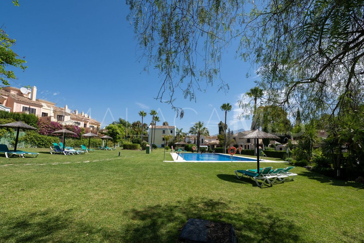 Buy semi detached house with 5 bedrooms in Guadalmina Baja