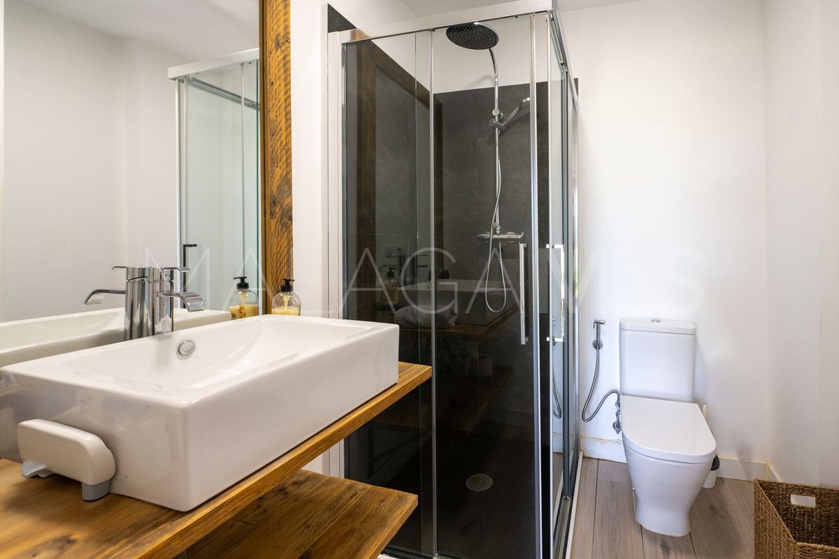 Buy semi detached house with 5 bedrooms in Guadalmina Baja