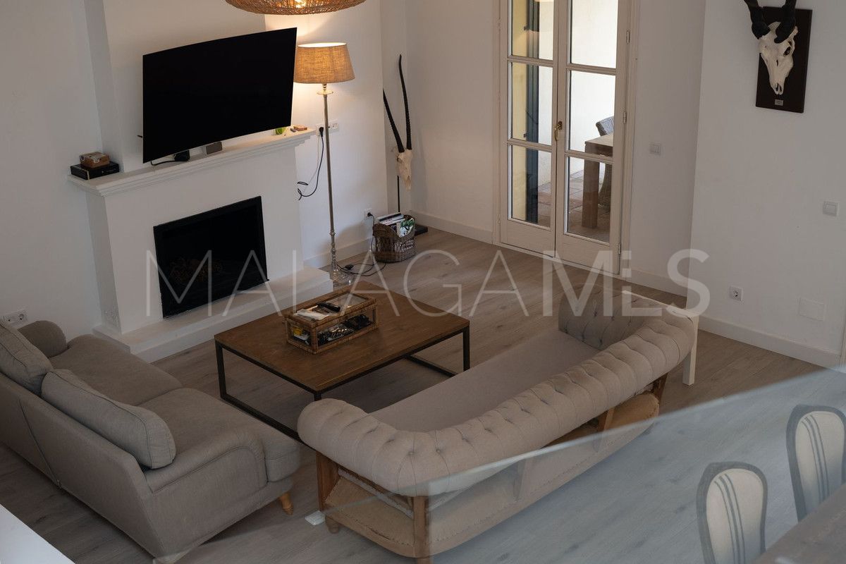 Buy semi detached house with 5 bedrooms in Guadalmina Baja