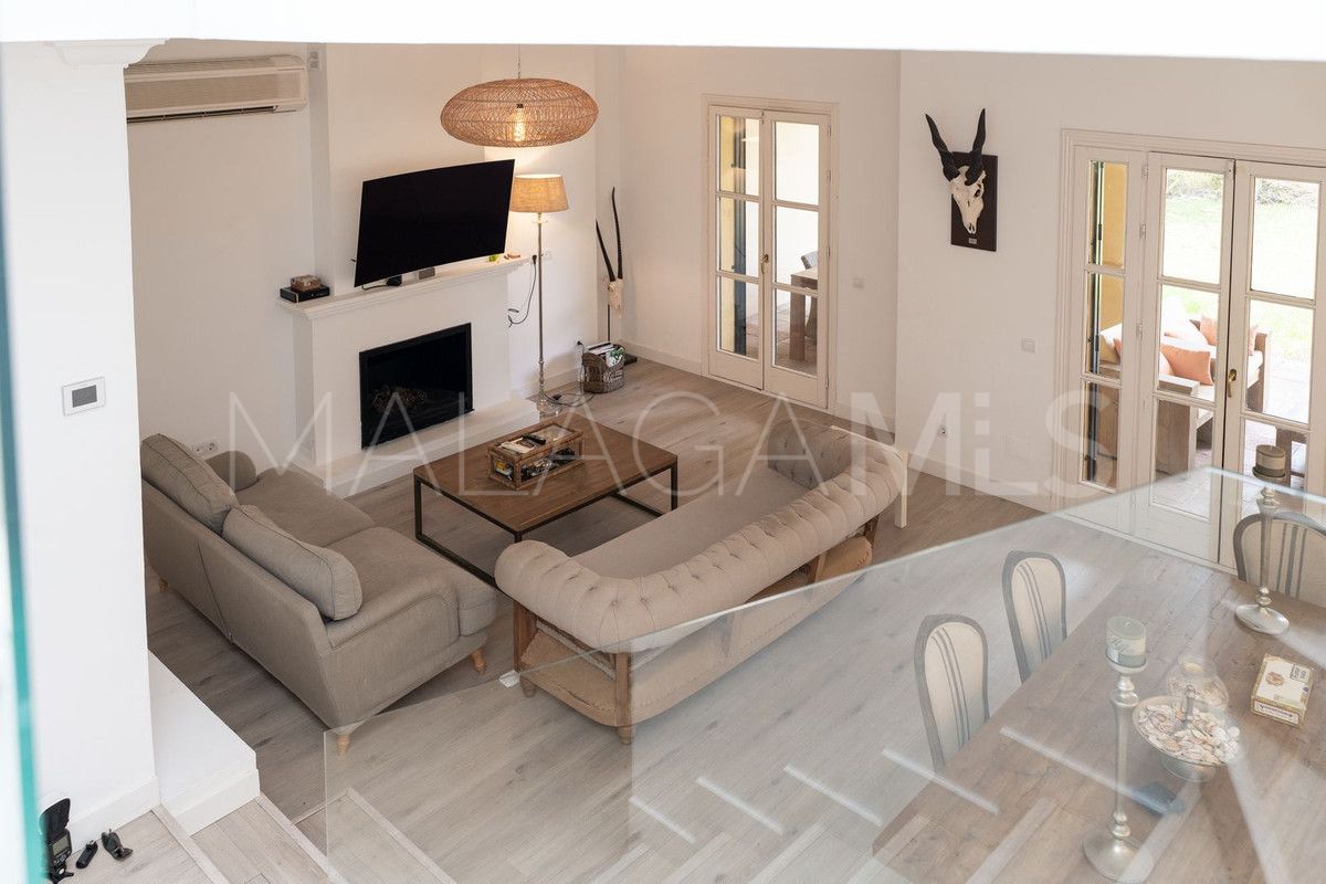 Buy semi detached house with 5 bedrooms in Guadalmina Baja