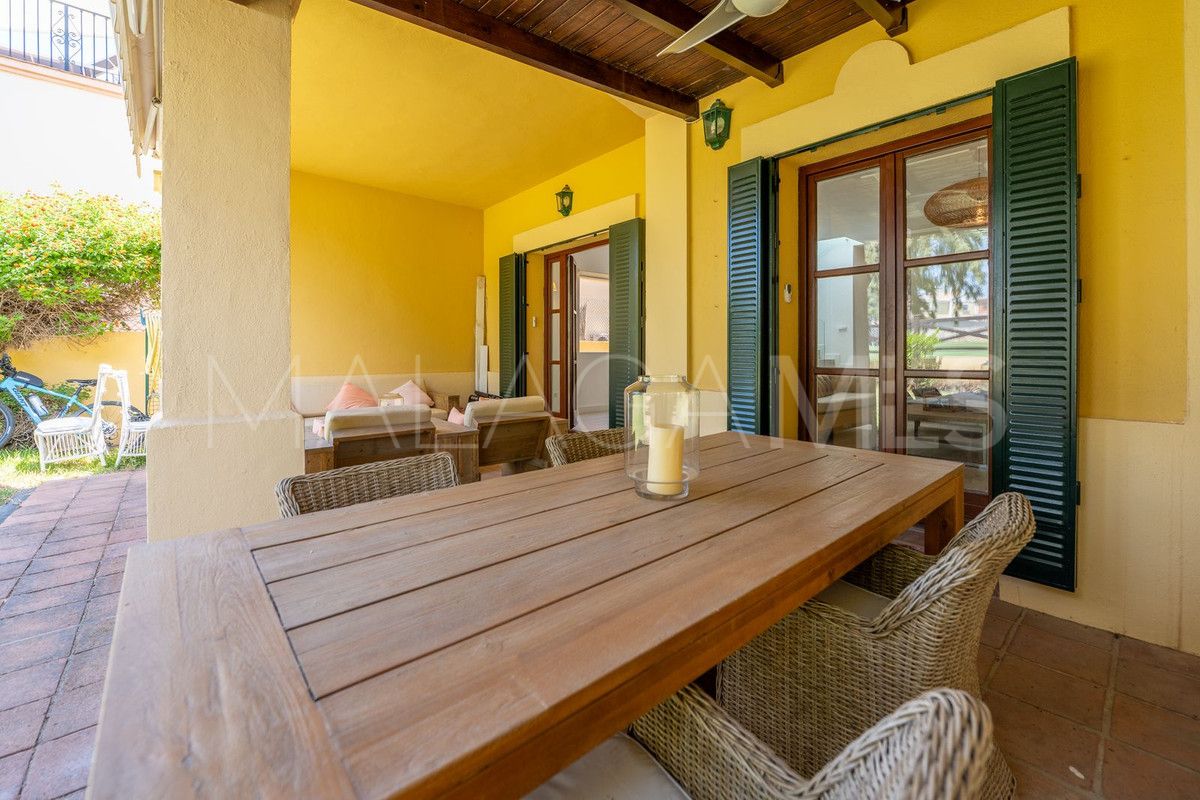 Buy semi detached house with 5 bedrooms in Guadalmina Baja