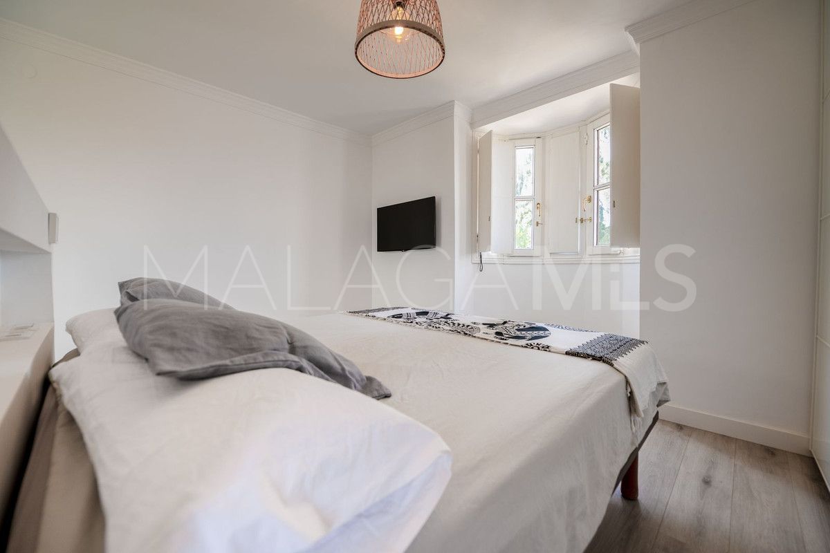 Buy semi detached house with 5 bedrooms in Guadalmina Baja