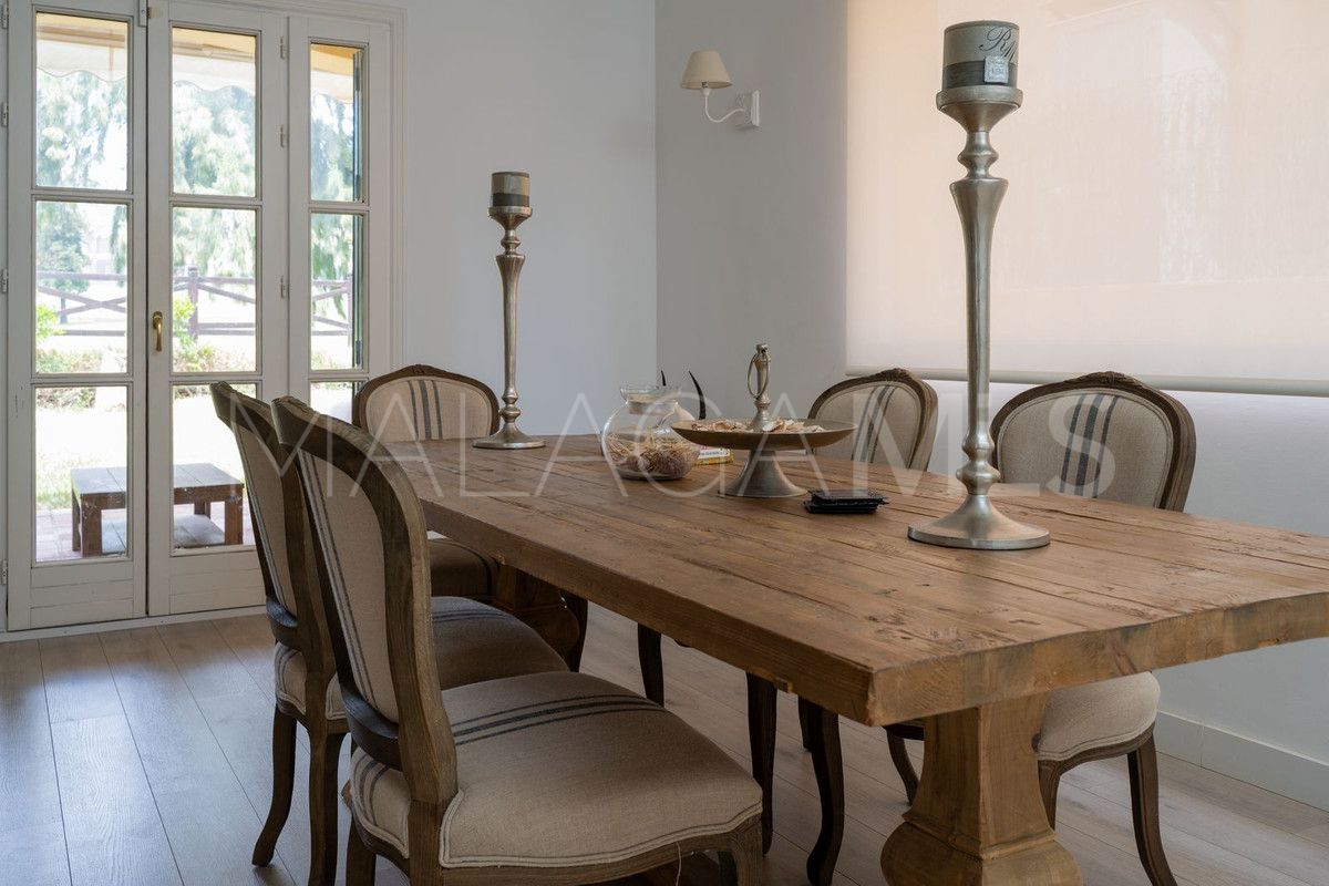 Buy semi detached house with 5 bedrooms in Guadalmina Baja