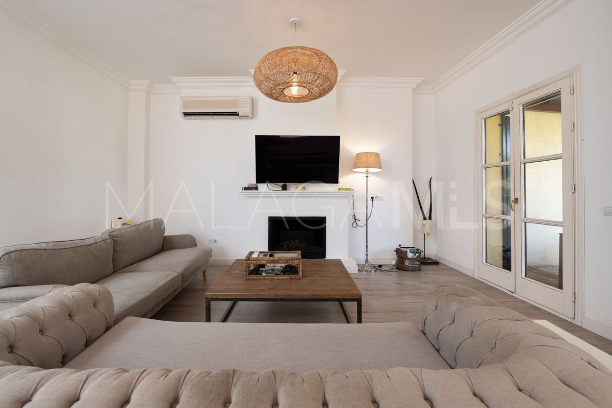 Buy semi detached house with 5 bedrooms in Guadalmina Baja