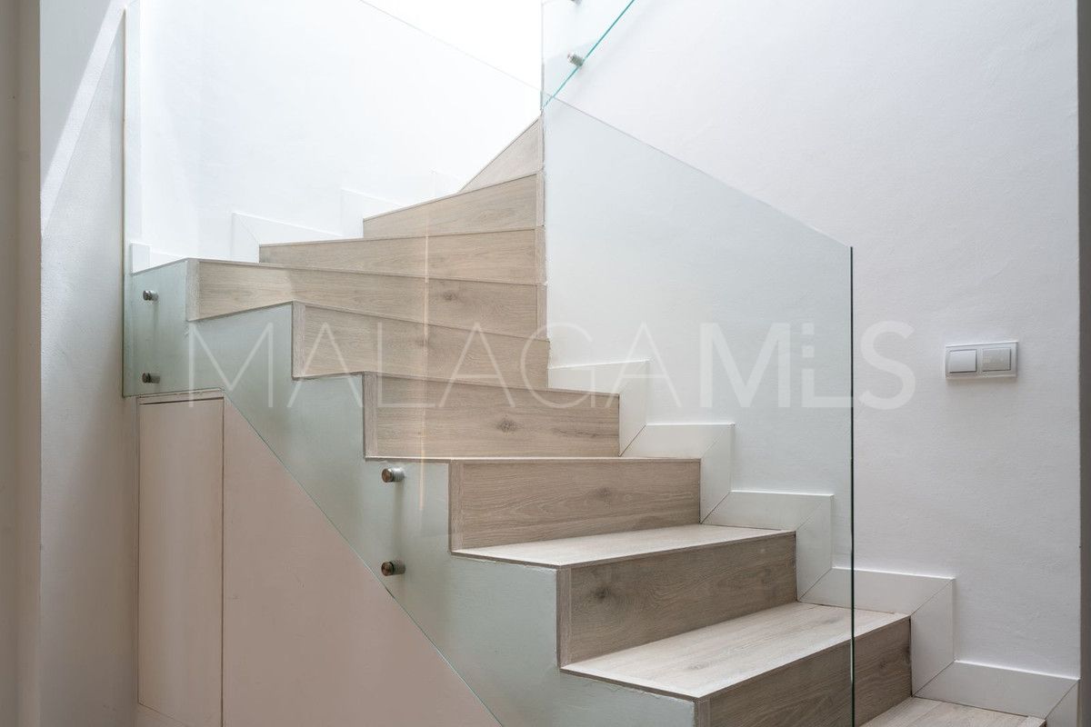 Buy semi detached house with 5 bedrooms in Guadalmina Baja