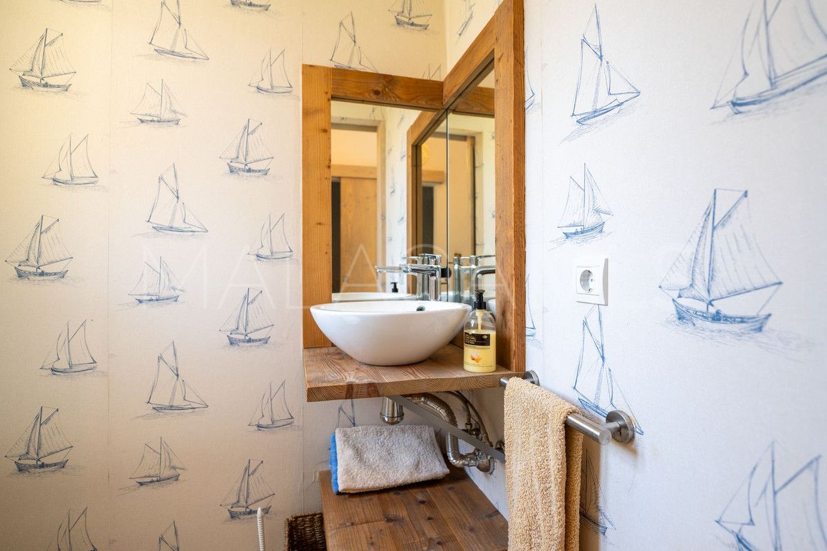 Buy semi detached house with 5 bedrooms in Guadalmina Baja