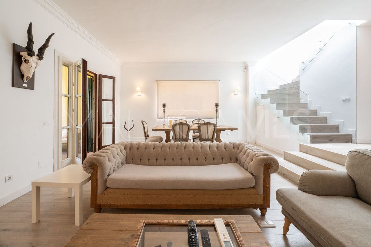 Buy semi detached house with 5 bedrooms in Guadalmina Baja