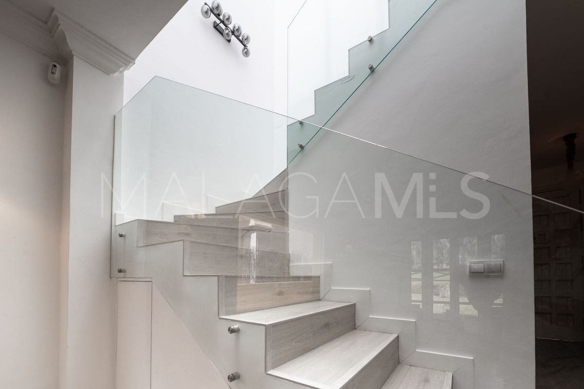 Buy semi detached house with 5 bedrooms in Guadalmina Baja