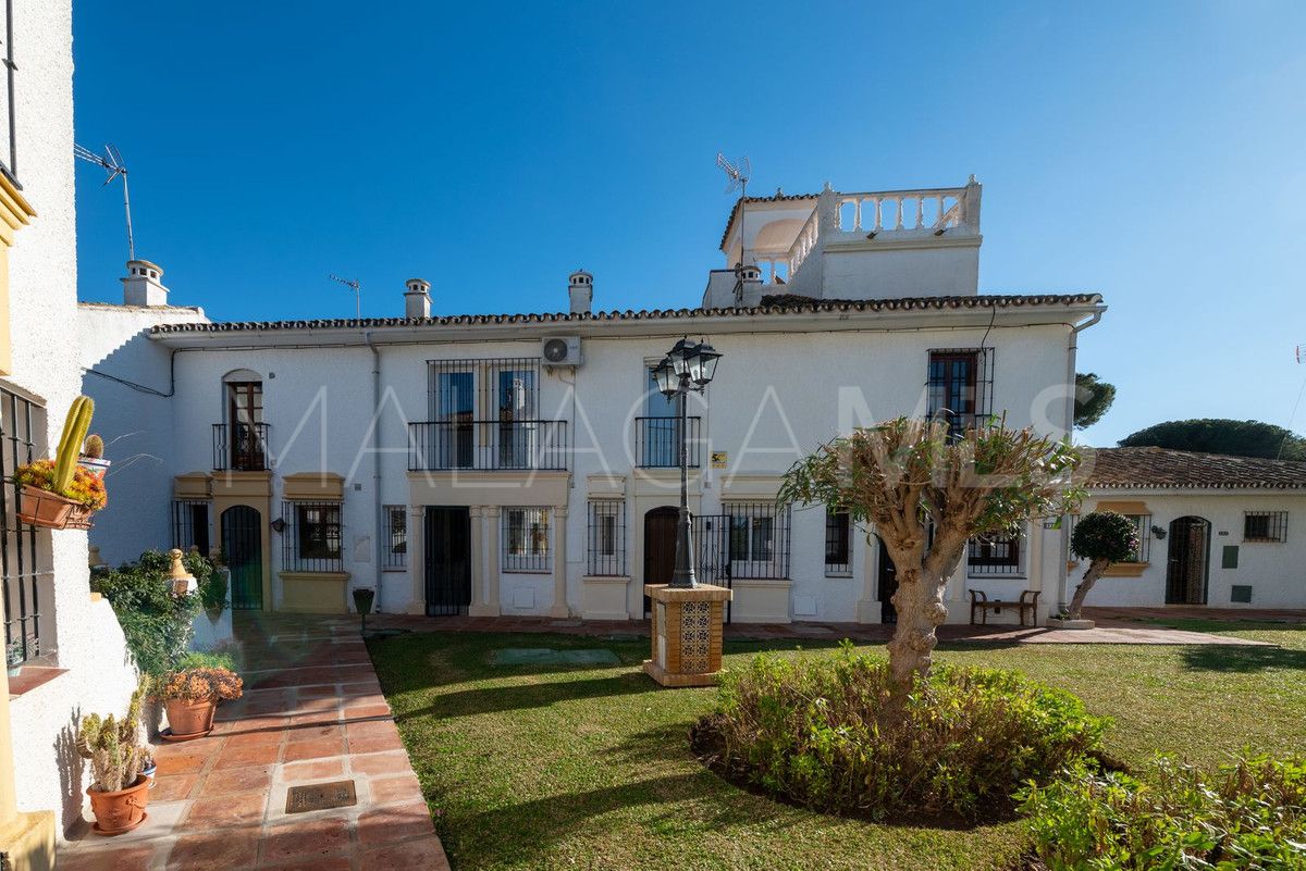 Town house in Las Chapas for sale