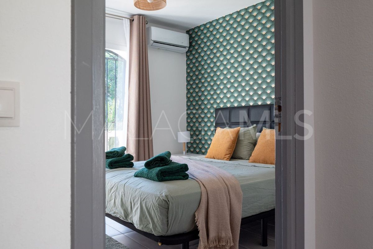 Town house in Las Chapas for sale