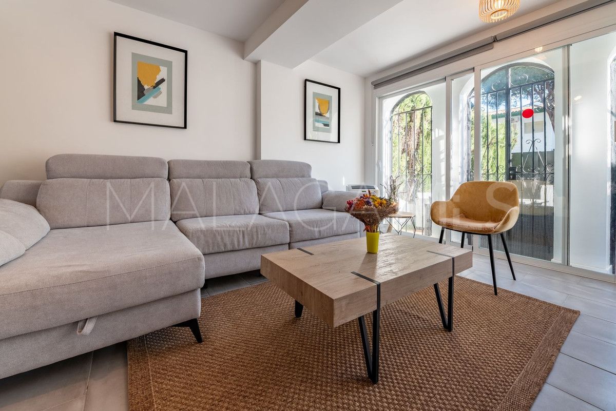 Town house in Las Chapas for sale