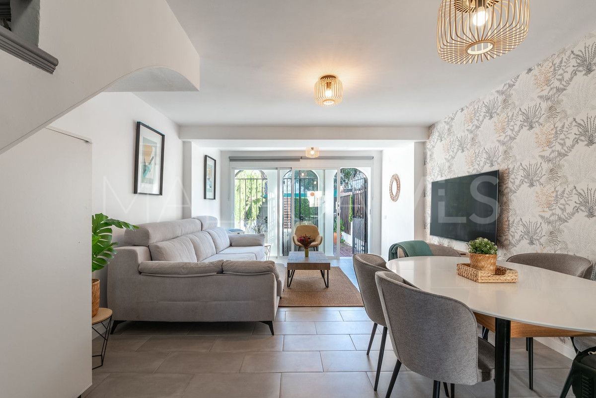 Town house in Las Chapas for sale