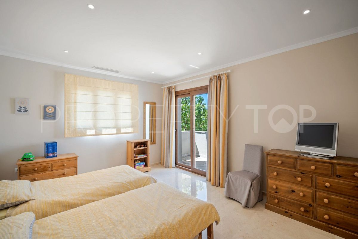Buy Benahavis 6 bedrooms villa
