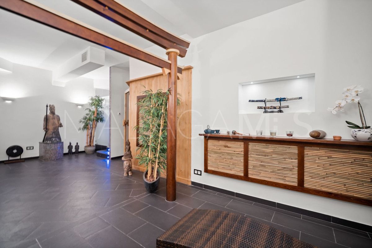 Buy villa with 6 bedrooms in Benahavis