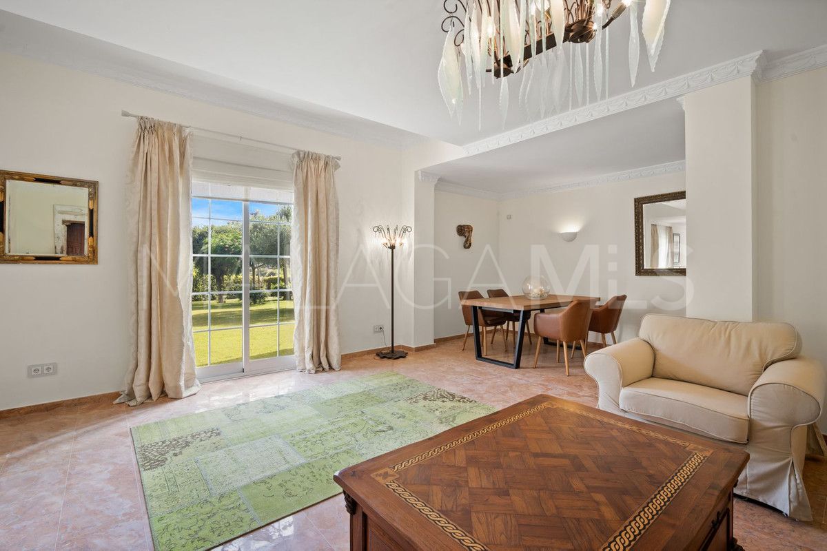 Buy villa with 6 bedrooms in Benahavis