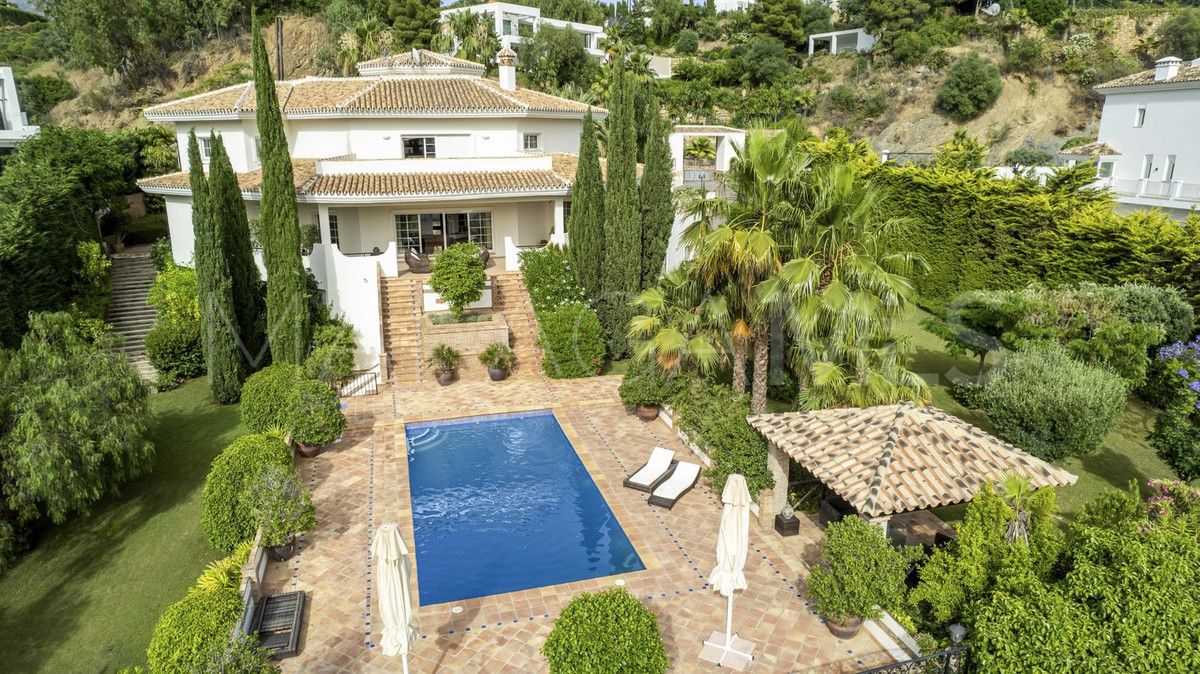 Buy villa with 6 bedrooms in Benahavis