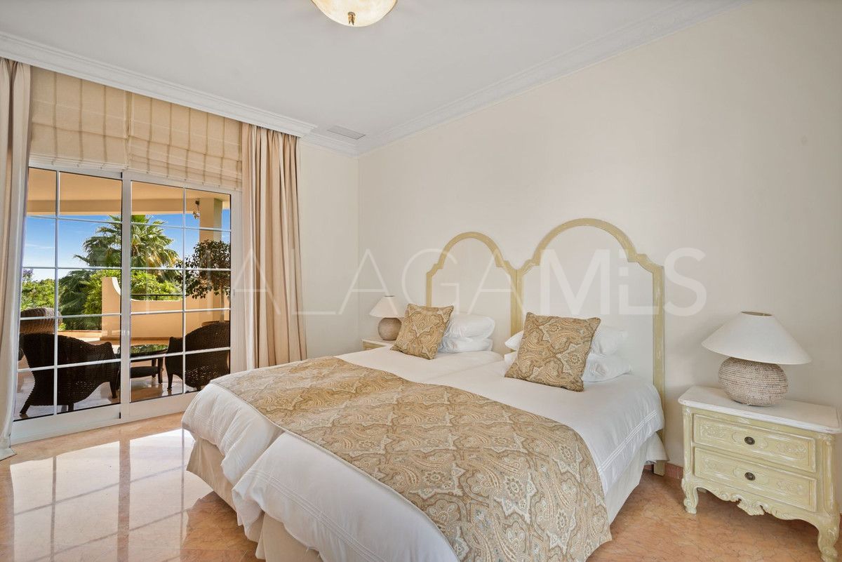 Villa for sale in Benahavis