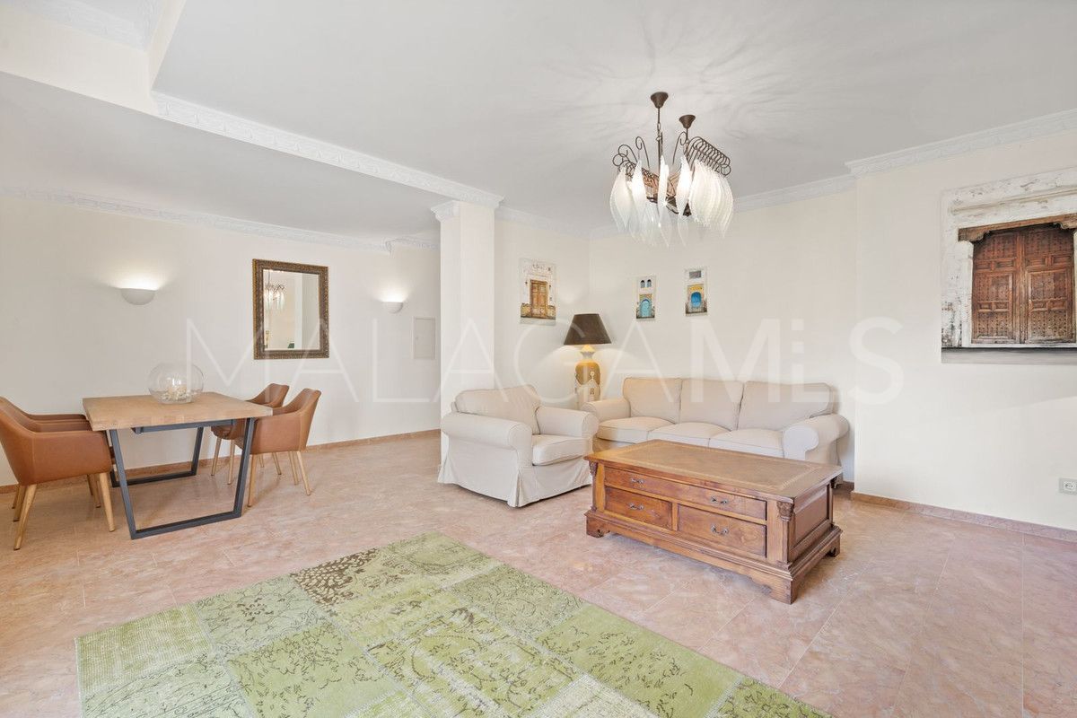 Villa for sale in Benahavis
