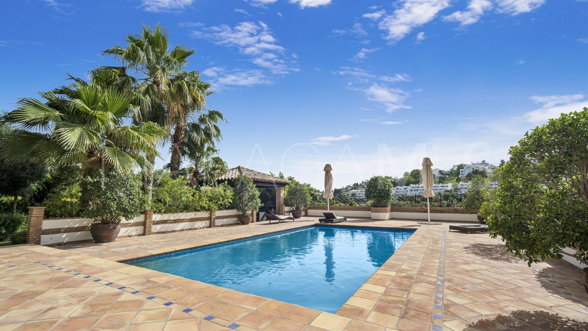 Buy villa with 6 bedrooms in Benahavis