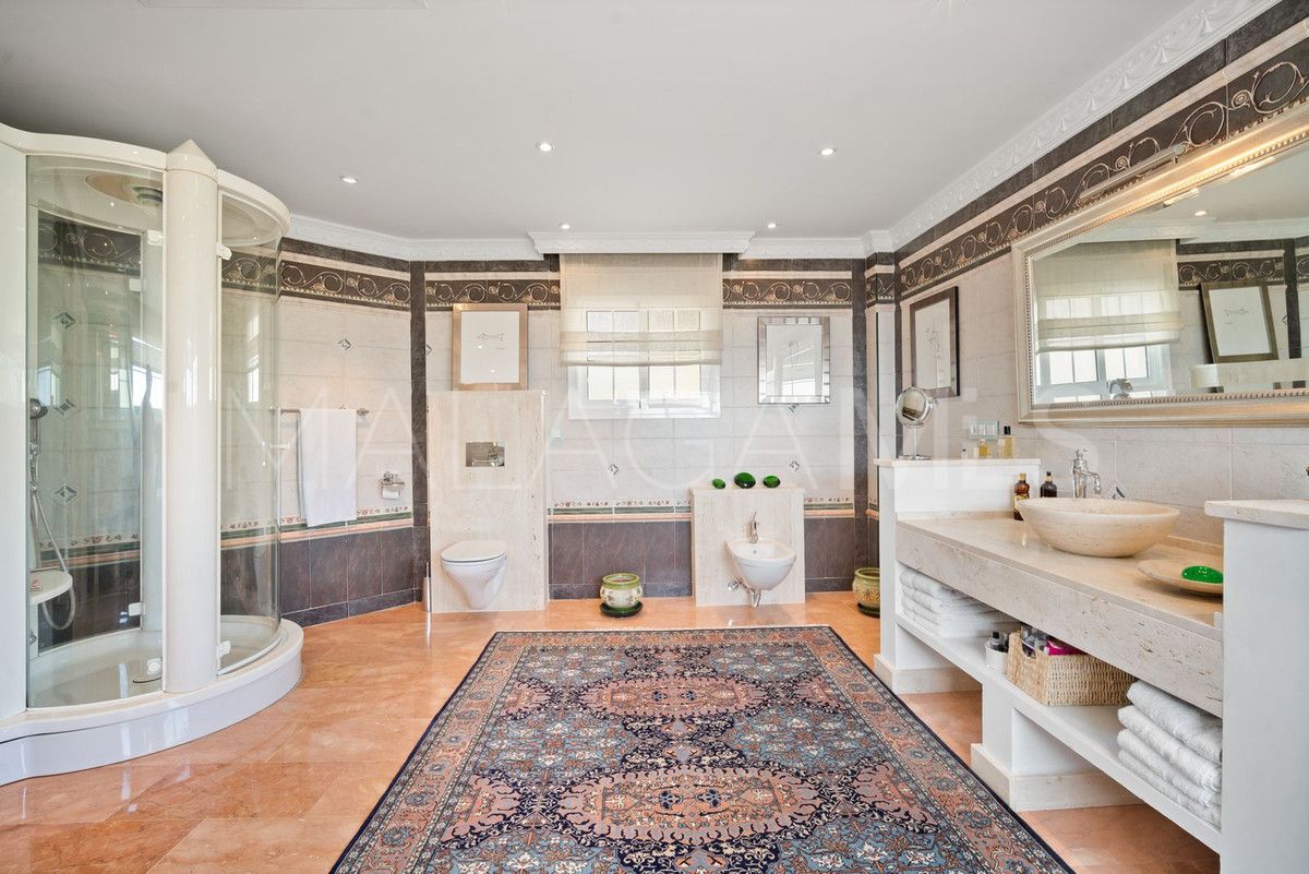 Buy villa with 6 bedrooms in Benahavis