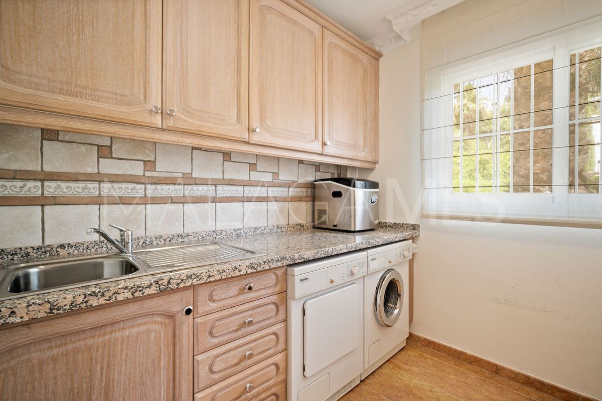 Villa for sale in Benahavis