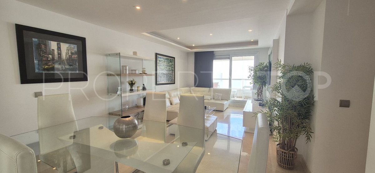 Apartamento con 3 dormitorios a la venta en San Pedro de Alcantara