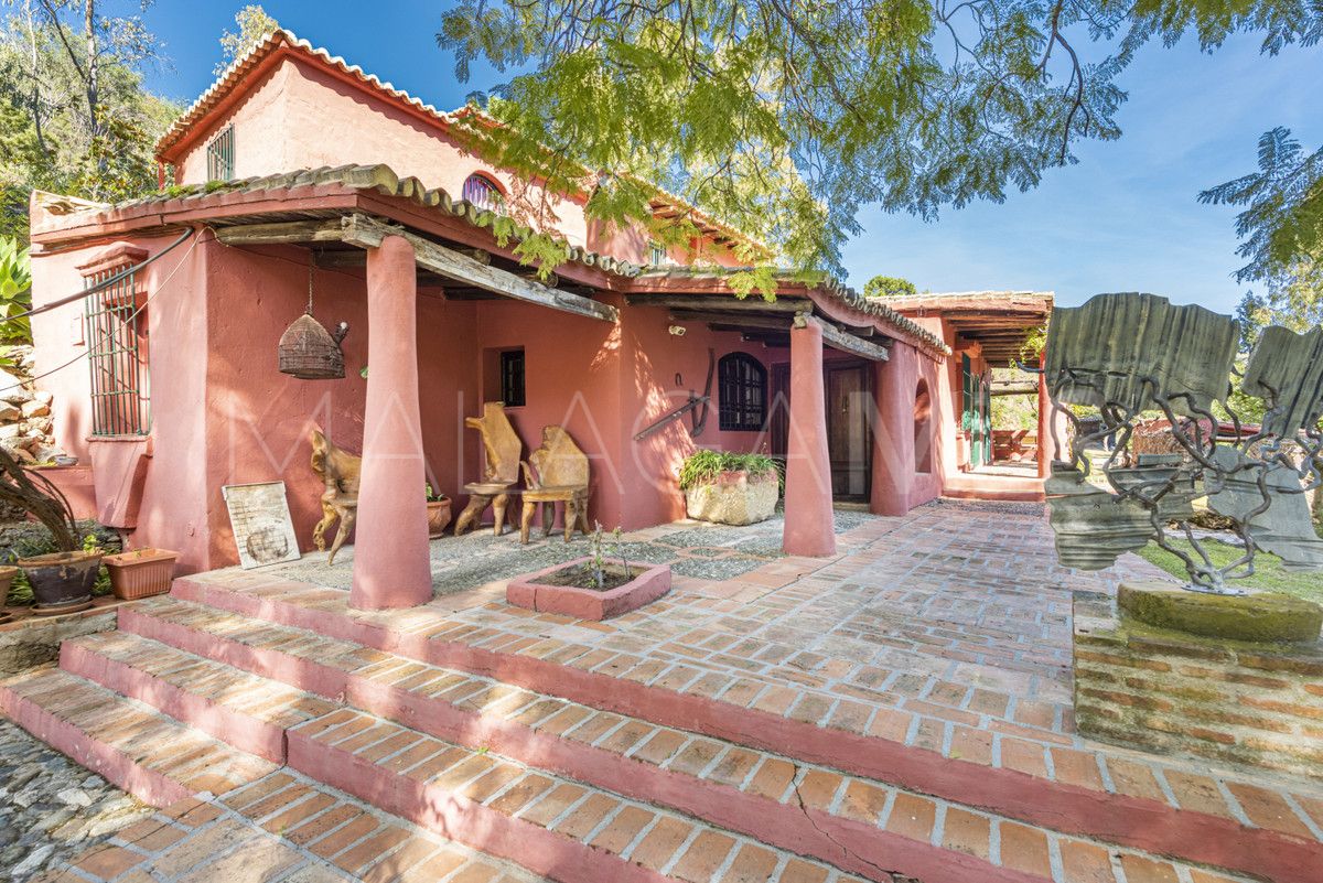 Villa for sale in Benahavis
