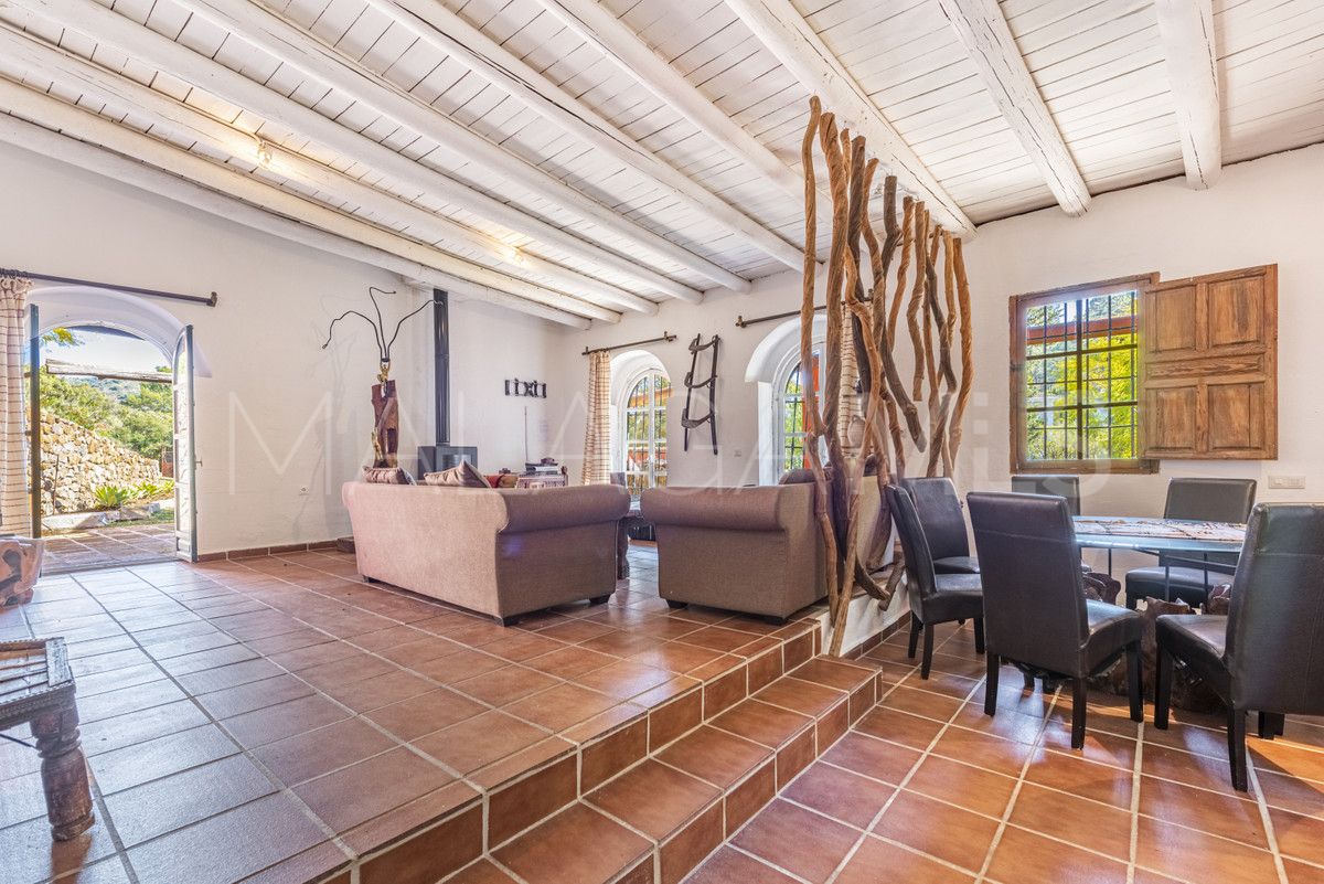 Villa for sale in Benahavis