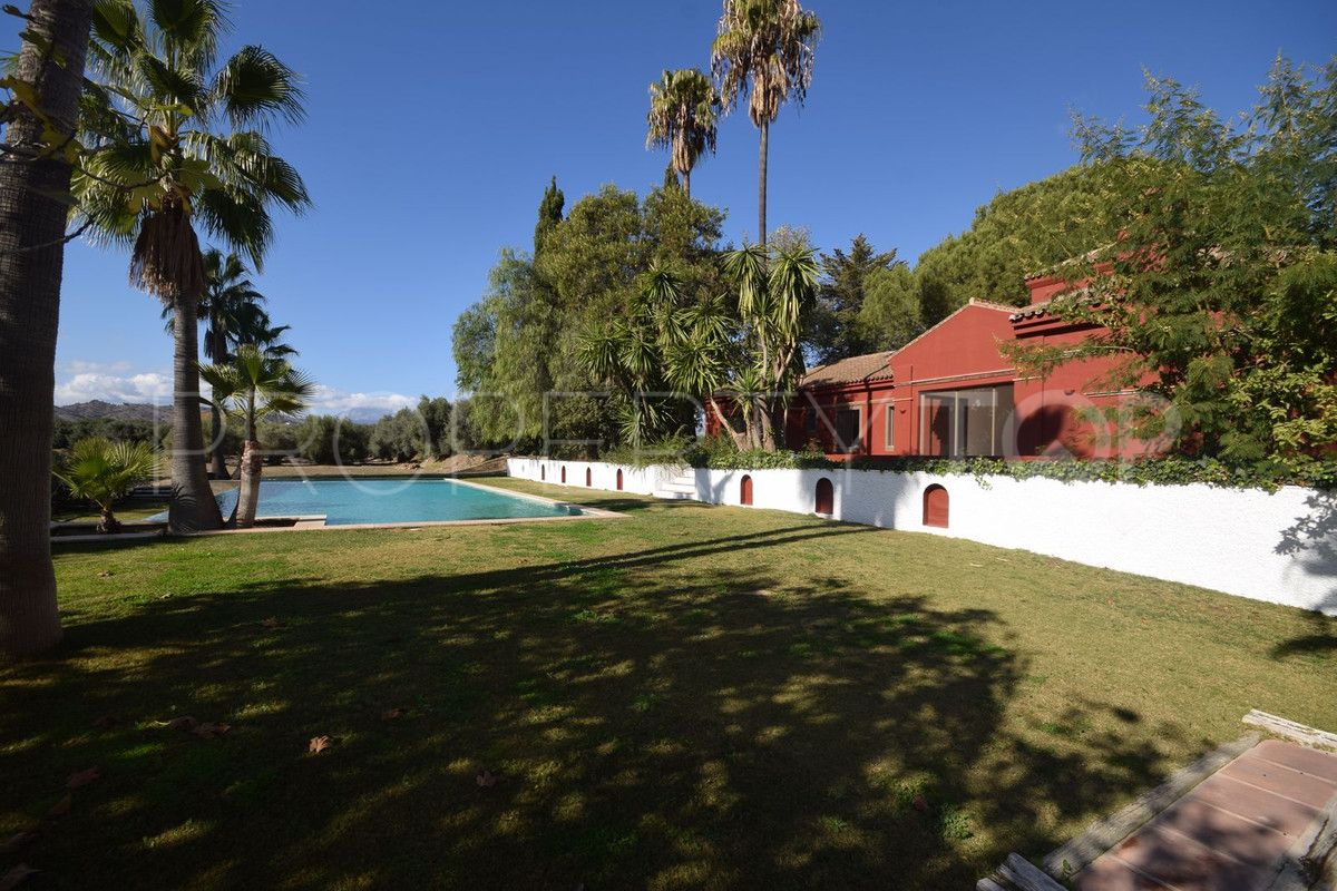 For sale finca with 8 bedrooms in Coin