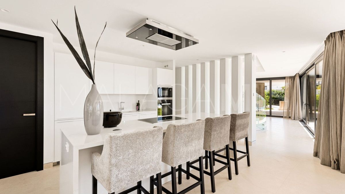 Villa for sale in Benahavis